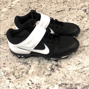 Nike baseball cleatsmen’s size9.5 Black white new